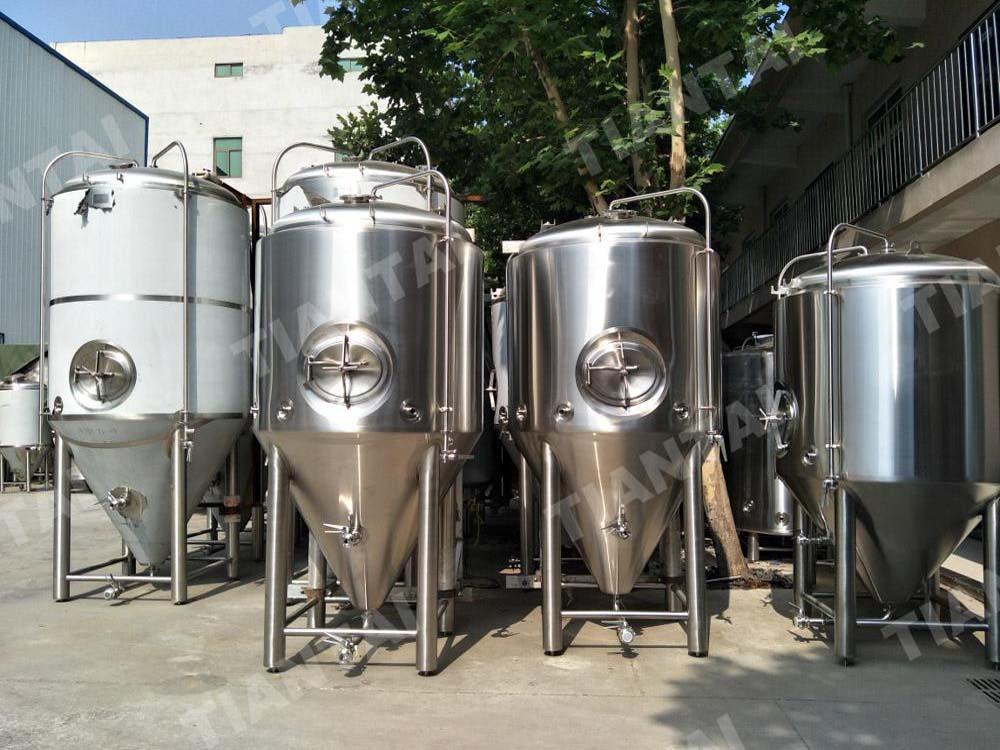 <b>1000L Jacketed Conical Fermenter with New Racking Ram Design</b>